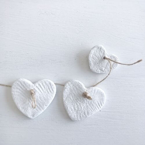 White heart garland strand