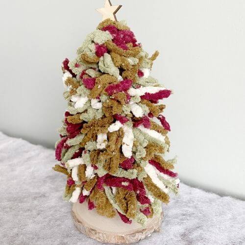 Yarn tree DIY using red, olive and white yarn