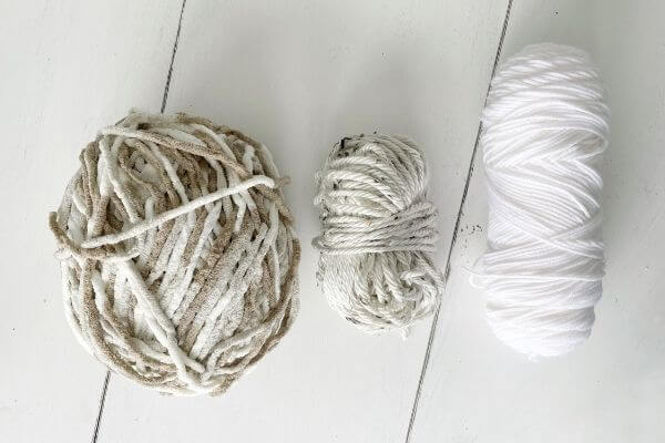 3 different types of yarn for flowers