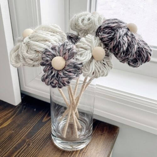 How to make no-sew yarn flowers