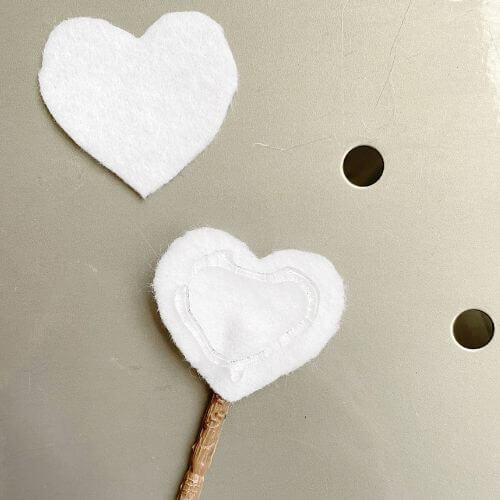 Because the stem was too visible, I glued another felt heart on top.