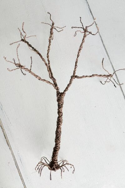 Wire Halloween tree with roots.