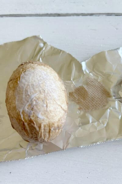 Allow the egg to dry after adding the small pieces of napkin. 