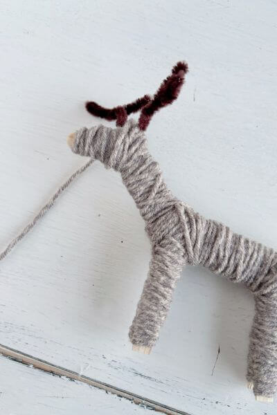 Yarn wrapped around the head of the reindeer.