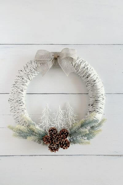 Completed winter yarn wreath DIY.