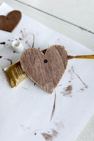 Brush a small amount of gold Rub n' Buff onto the edges of the heart.