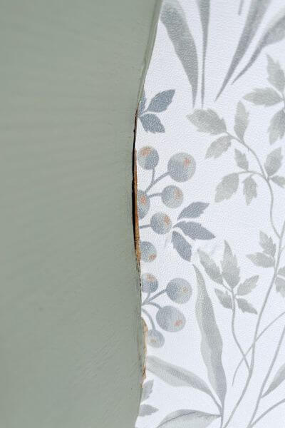 A pic of the small gap in the contact paper at the front of the drawer. 