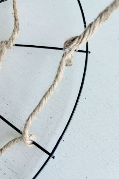 Attach another roll of jute wire to the end of the first one. 