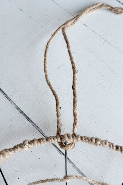 Place a jute wire strand around the front of the top spoke.