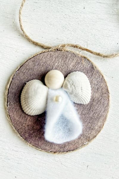 Jute twine hot glued around the rim of the wood round. 